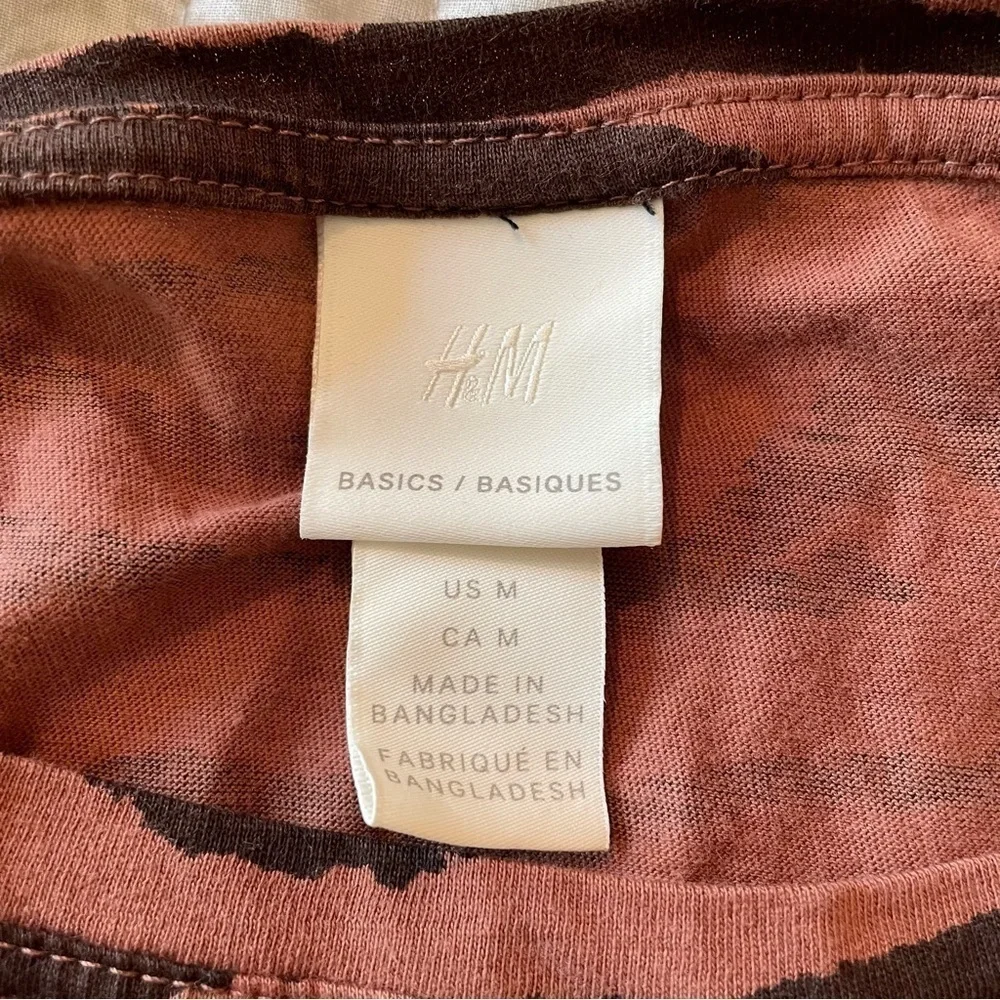 H&M Basics Orange Brown Zebra Print Short Sleeve Tee Medium Large